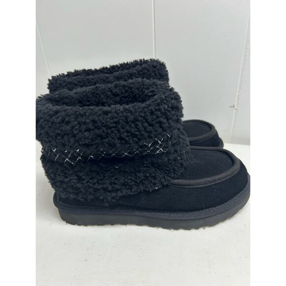 UGG Mini Braid Boots Women's in black. Size 6. NWOB - Picture 3 of 8